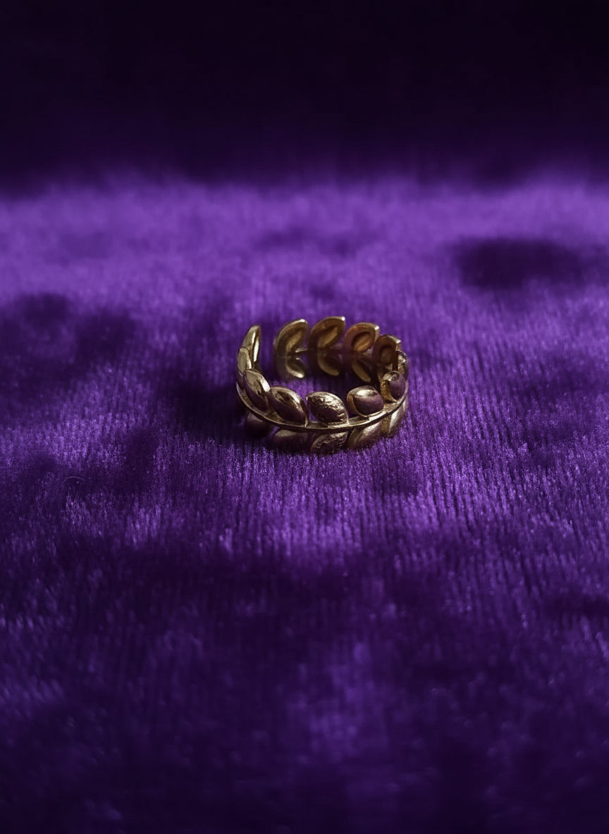 Golden Laurel Band Ring
